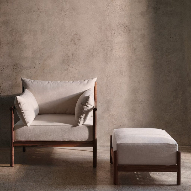 walnut-frame-with-linen-cushion