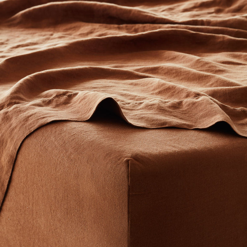 Detail of sienna fitted sheet, sienna