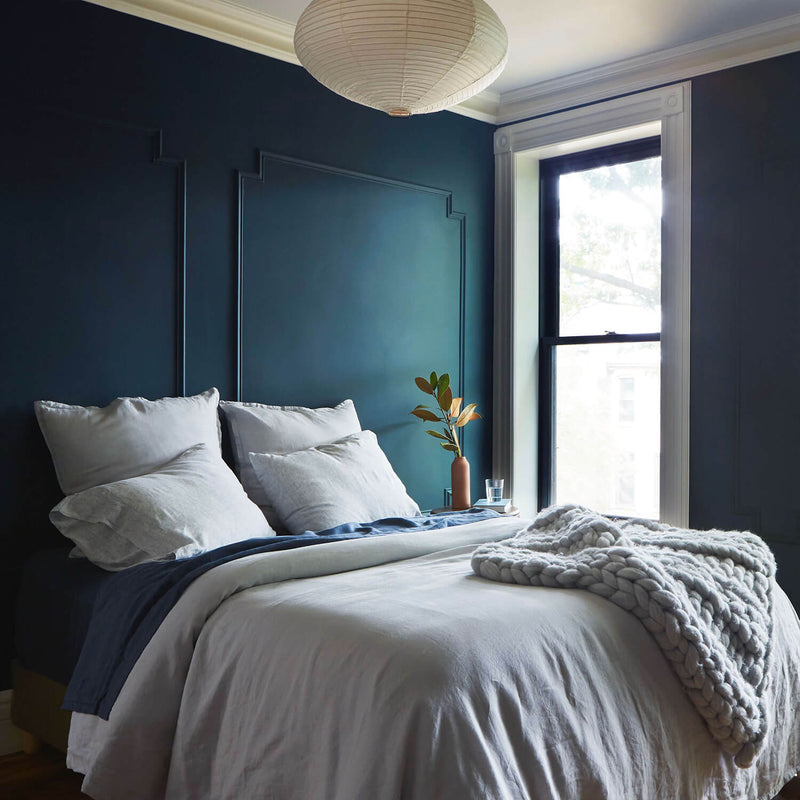 Linen Bed Set in Blue and Stripes in Blue Bedroom, graphite-stripe